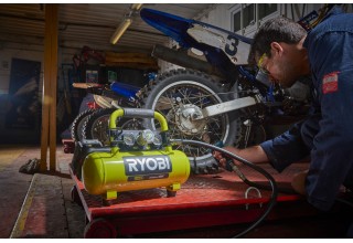 Компрессор безмасляный коаксиальный аккумуляторный RYOBI R18AC-0 (без батареи) система
                              ONE +