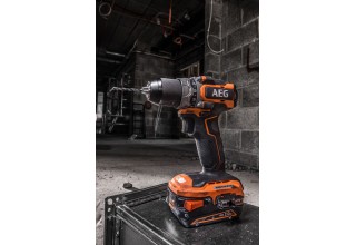 Дрель-шуруповерт аккумуляторная AEG BS18SBL-202C
