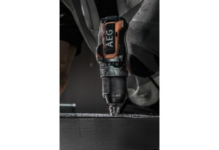 Дрель-шуруповерт аккумуляторная AEG BS18SBL-202C