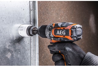 Дрель-шуруповерт аккумуляторная AEG BS18SBL-202C