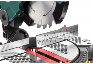 Пила торцовочная комбинированная ( + распиловочный стол) Hammer Flex STL1200/210C