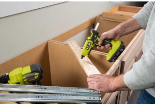 Термоклеевой пистолет RYOBI RGL18-0 система ONE +